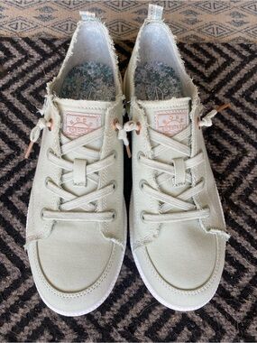 Bob’s mint green shoes